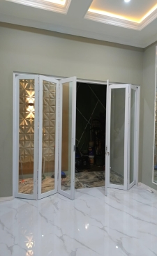 Pintu Aluminium lipat