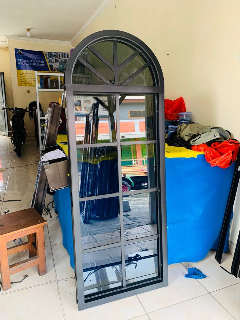 kusen lengkung aluminium